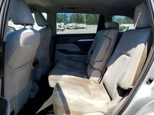 2018 TOYOTA HIGHLANDER LE