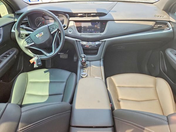 2024 CADILLAC XT6 Luxury