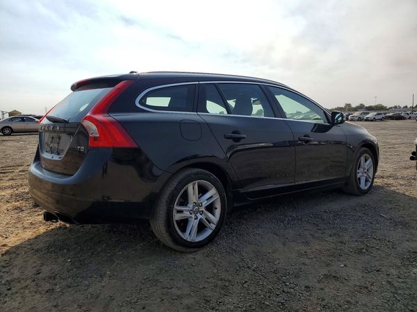2015 VOLVO V60