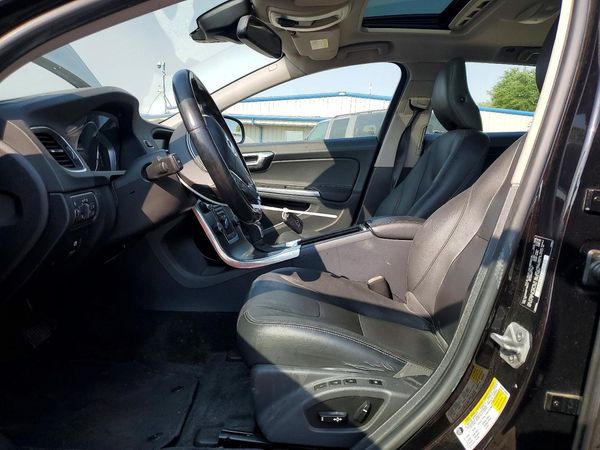 2015 VOLVO V60