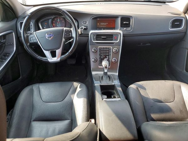 2015 VOLVO V60