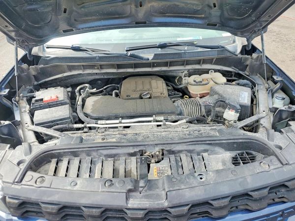 2021 CHEVROLET SILVERADO Custom — Engine bay