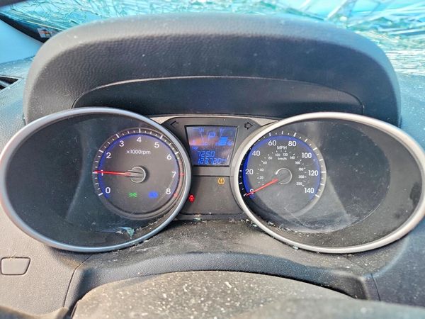 2015 HYUNDAI TUCSON GL (Middle-Low)