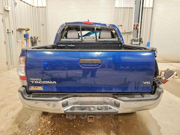 2015 TOYOTA TACOMA Delux Grade — Front 3/4