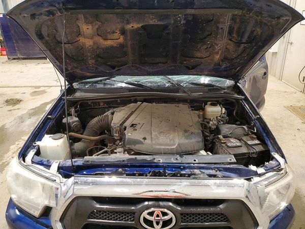 2015 TOYOTA TACOMA Delux Grade — DENT