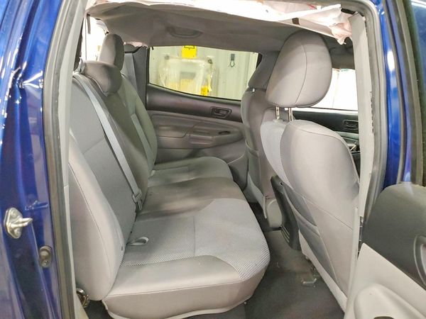 2015 TOYOTA TACOMA Delux Grade — Engine bay