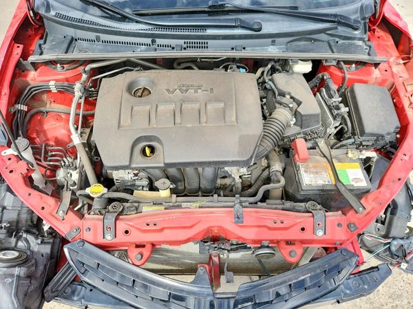 2014 TOYOTA COROLLA L/LE — Engine bay