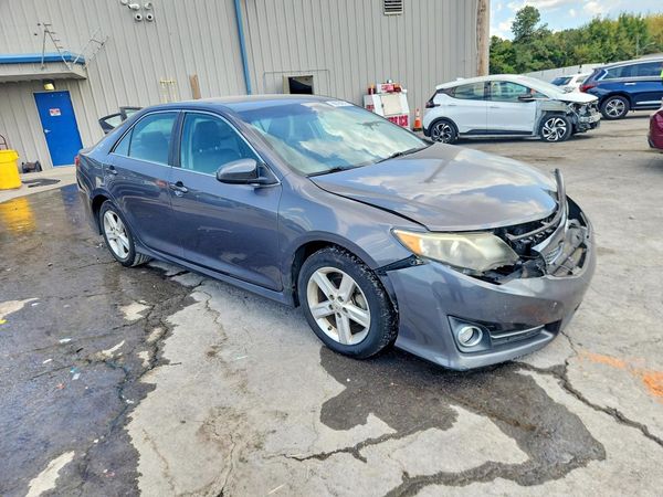 2013 TOYOTA CAMRY — Passenger 3/4