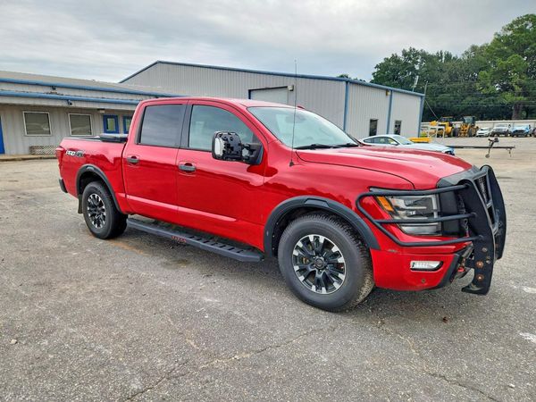 2021 NISSAN TITAN Crew Cab — Passenger 3/4