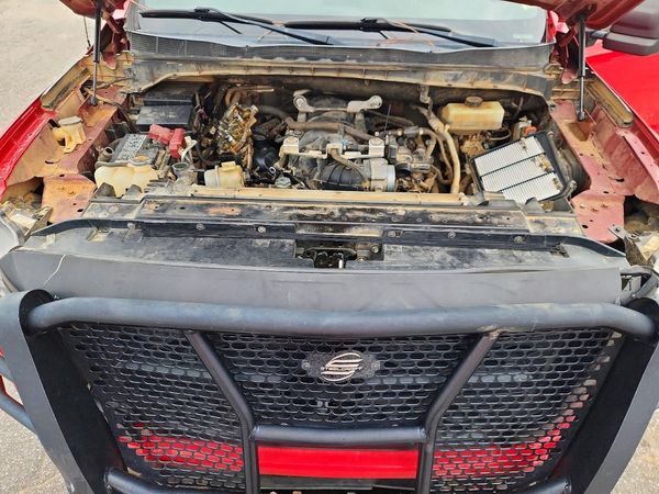 2021 NISSAN TITAN Crew Cab — Engine bay