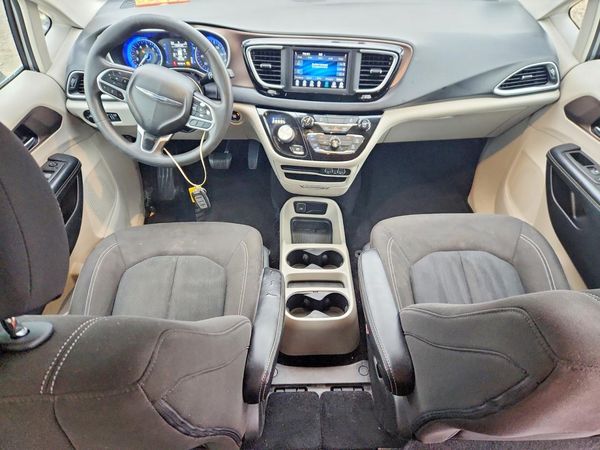 2021 CHRYSLER VOYAGER