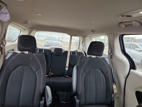 2021 CHRYSLER VOYAGER