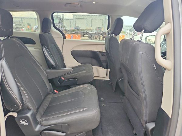 2021 CHRYSLER VOYAGER