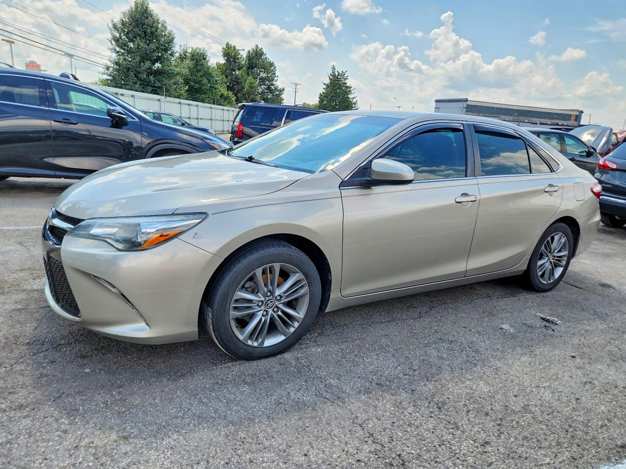2016 TOYOTA CAMRY — Front 3/4