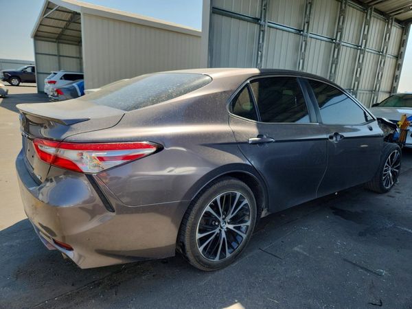 2018 TOYOTA CAMRY