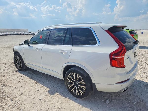 2020 VOLVO XC90 Momentum — DSRA