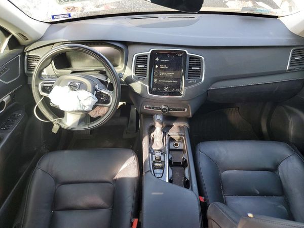 2020 VOLVO XC90 Momentum — CKPT