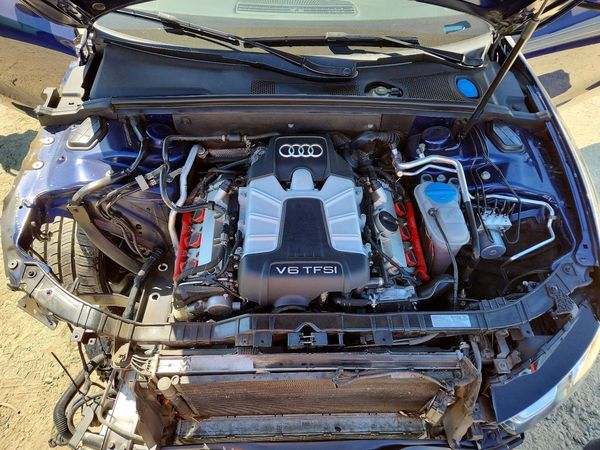 2014 AUDI S5 quattro Premium Plus — Engine bay