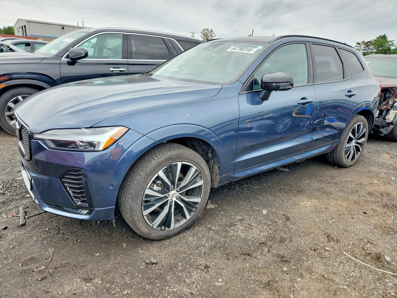 2025 VOLVO XC60 Plus Dark