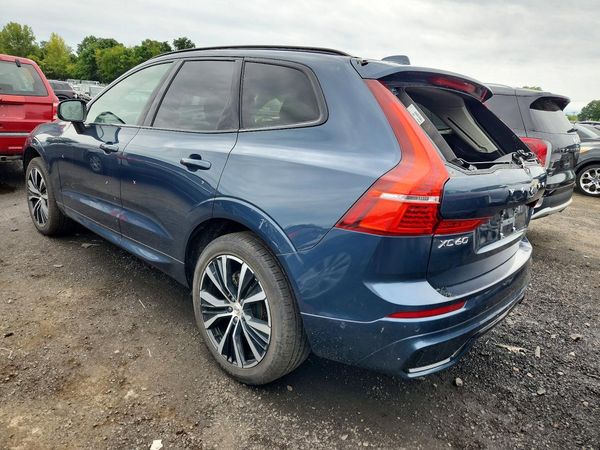 2025 VOLVO XC60 Plus Dark