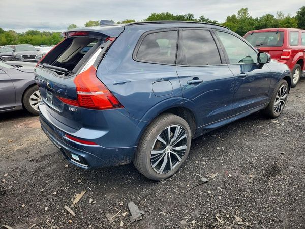 2025 VOLVO XC60 Plus Dark