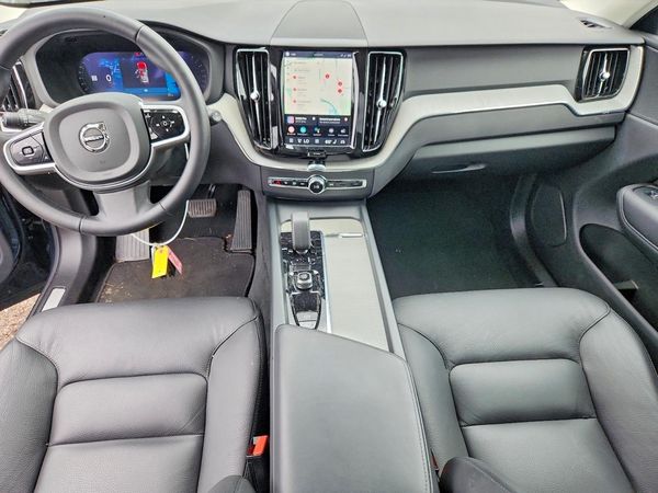 2025 VOLVO XC60 Plus Dark