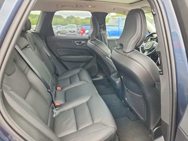 2025 VOLVO XC60 Plus Dark