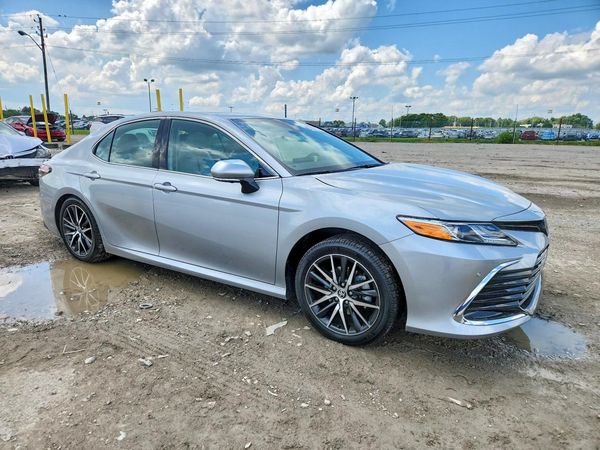 2023 TOYOTA CAMRY XLE — Passenger 3/4