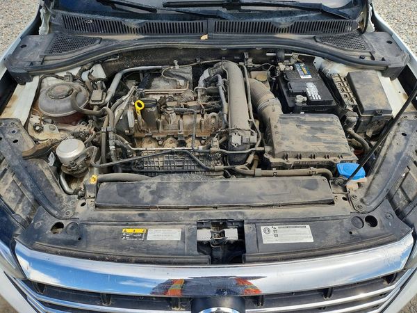 2019 VOLKSWAGEN JETTA S, SE, R-Line — Engine bay
