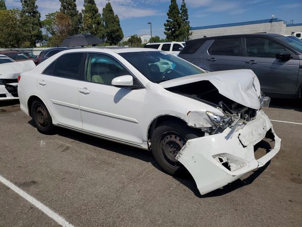 2014 TOYOTA CAMRY