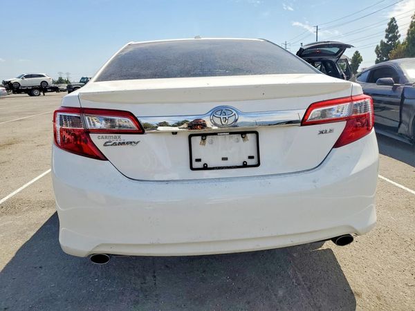 2014 TOYOTA CAMRY