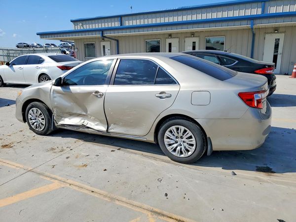 2014 TOYOTA CAMRY