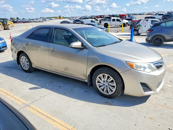 2014 TOYOTA CAMRY