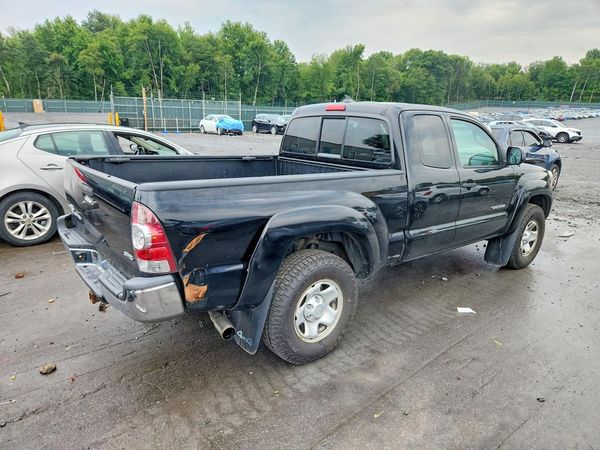 2015 TOYOTA TACOMA Delux Grade