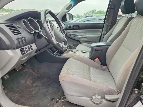 2015 TOYOTA TACOMA Delux Grade