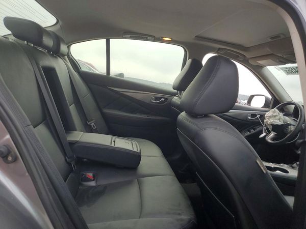 2015 INFINITI Q50