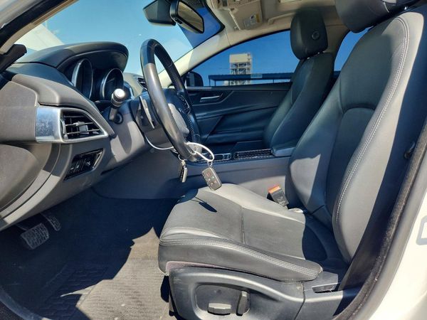 2018 JAGUAR XE