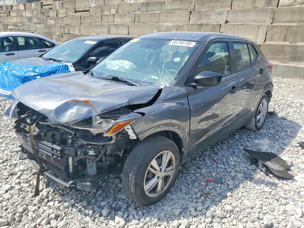 2024 NISSAN KICKS S — Front 3/4
