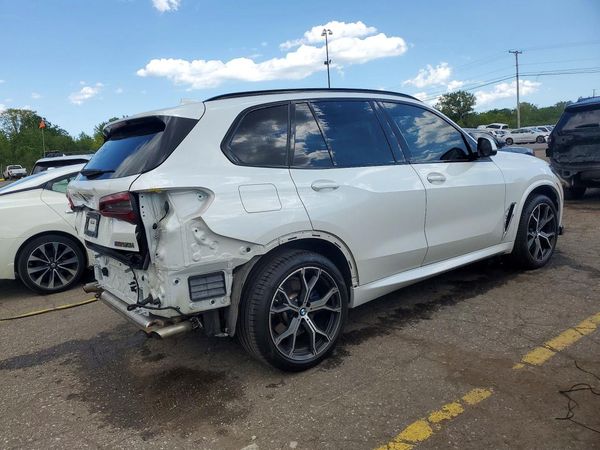 2022 BMW X5 M50i