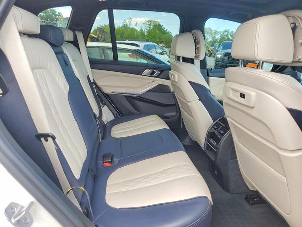 2022 BMW X5 M50i