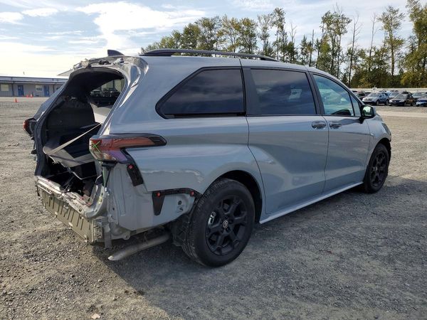 2026 TOYOTA SIENNA