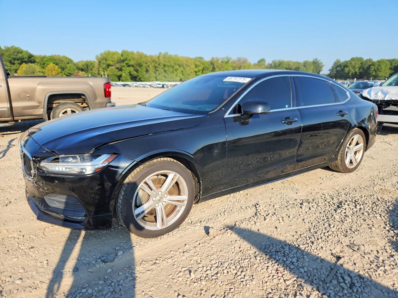 2019 VOLVO T5 MOMENTUM — Front 3/4