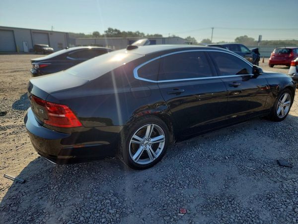 2019 VOLVO T5 MOMENTUM — PSRA