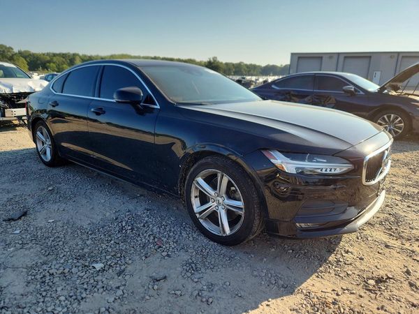2019 VOLVO T5 MOMENTUM — Passenger 3/4
