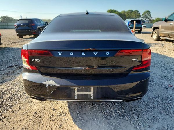2019 VOLVO T5 MOMENTUM — DIRR