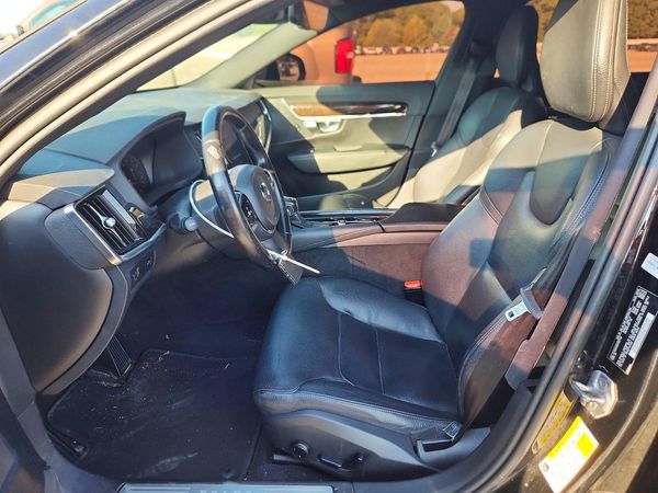 2019 VOLVO T5 MOMENTUM — DENT