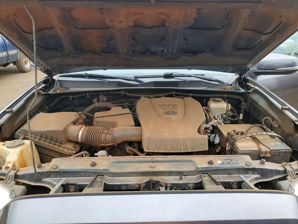 2016 TOYOTA TACOMA — Engine bay