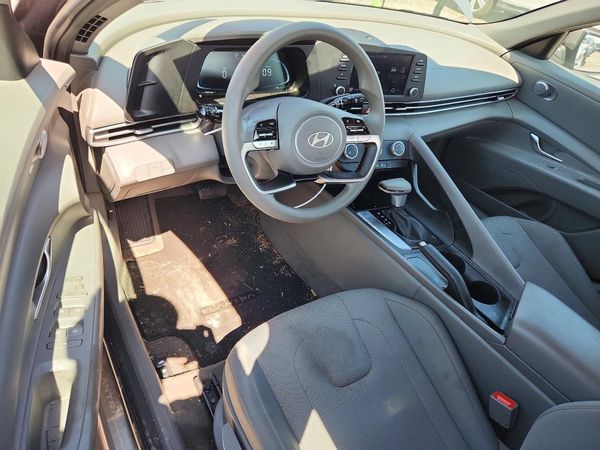 2024 HYUNDAI ELANTRA