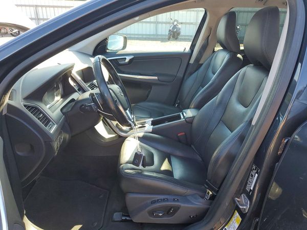 2015 VOLVO XC60 Premier (non R design)