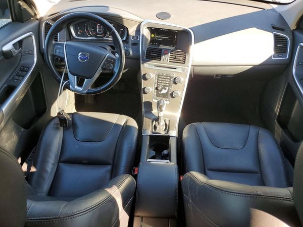 2015 VOLVO XC60 Premier (non R design)